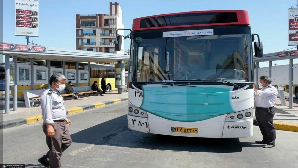 تاخیر ناوگان اتوبوسرانی مشهد برای رسیدن به ایستگاه‌ها
