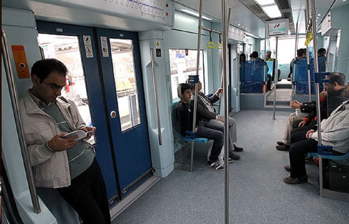 ایستگاه کتاب در ایستگاه‌های قطار شهری مشهد راه اندازی می‌شود
