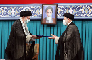 بیانات رهبر انقلاب در مراسم تنفیذ حکم سیزدهمین دوره ریاست جمهوری اسلامی ایران / فیلم