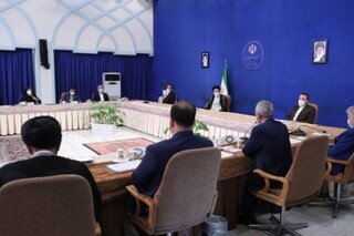 حضور حجت الاسلام رئیسی در جلسه هیات دولت/ ارائه گزارش از  وضعیت کالاهای اساسی و دارو به رئیس جمهور