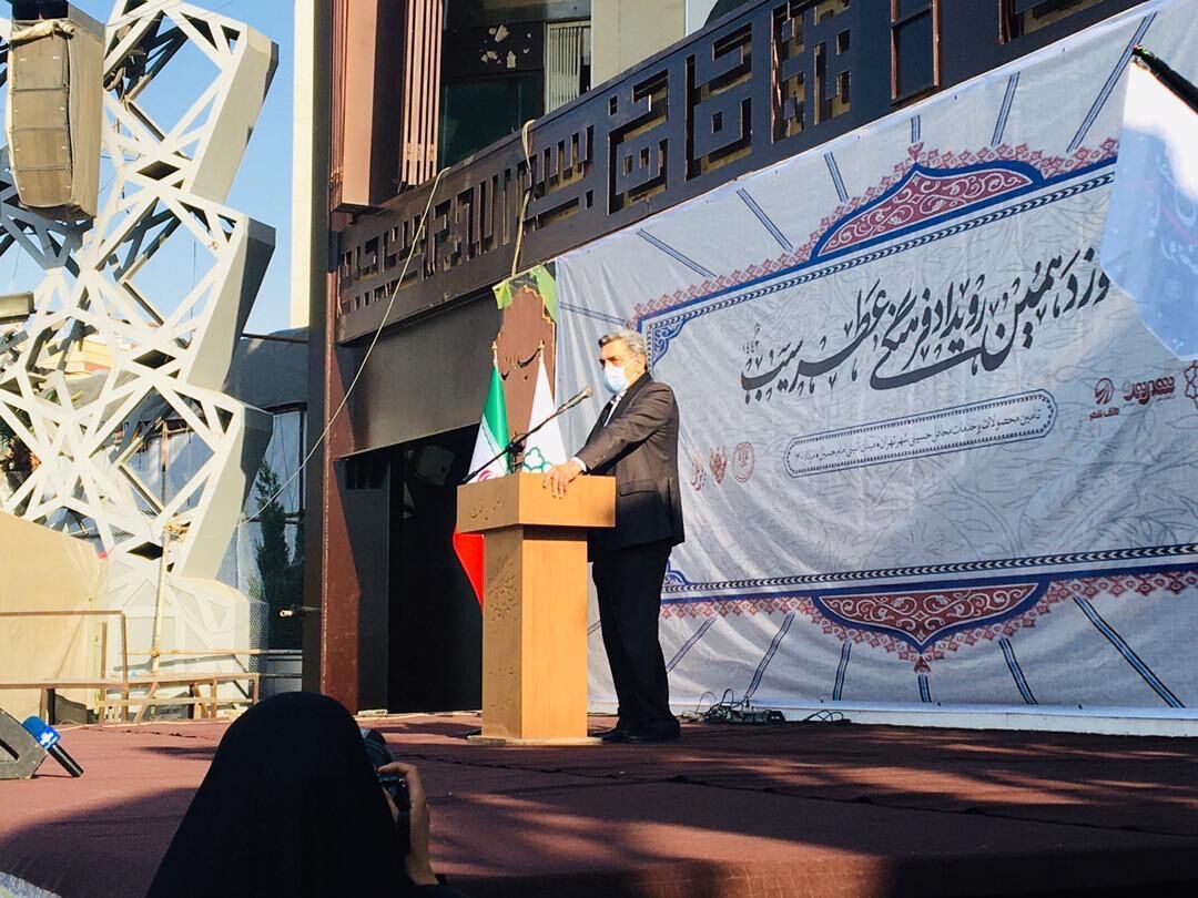 اهتزاز پرچم عزای امام حسین(ع) در تهران