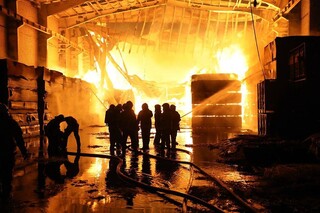 کارگاه مصنوعات چوبی در جاده مشهد - گلبهار دچار آتش سوزی شد