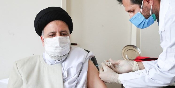 رئیس‌جمهور اولین دز واکسن ایرانی کرونا را دریافت کرد/ رئیسی:‌ واکسیناسیون عمومی ضرورتی اجتناب‌ناپذیر است
