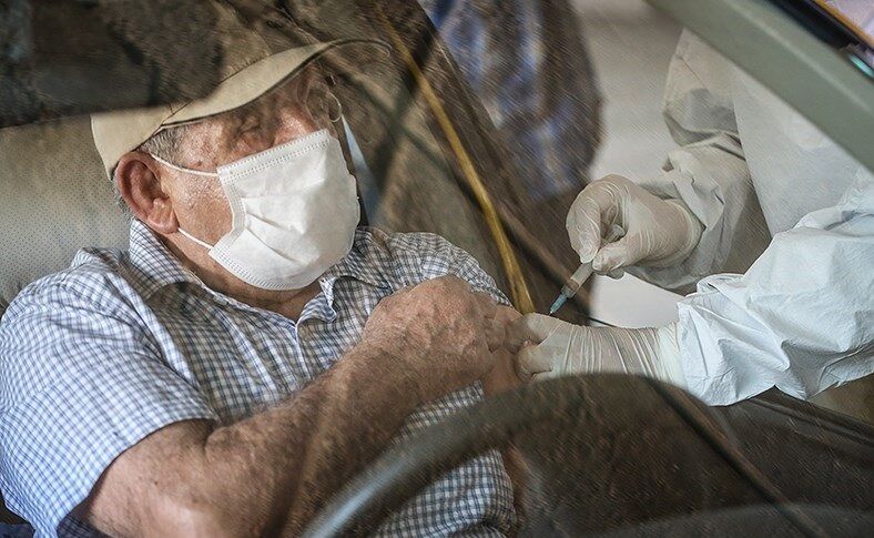 فعالیت پنج پایگاه سیار واکسیناسیون کرونا در حاشیه مشهد آغاز شد