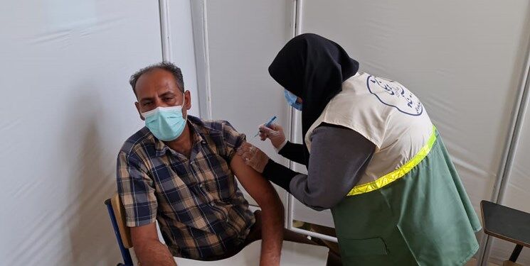  تعطیلی برخی از پایگاه‌های واکسیناسیون مشهد به دلیل خستگی پرسنل و کمبود واکسن 
