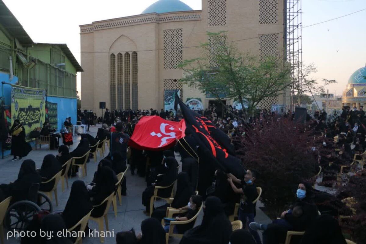 مراسم پرچم گردانی حرم اباعبدالله الحسین در گلستان شهدا اصفهان