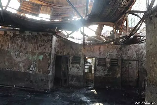 در آتش سوزی زندانی در اندونزی 113 نفر کشته و زخمی شدند