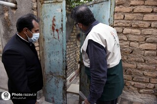 سرکشی خادمان رضوی از خانواده‌های کم‌برخوردار تحت پوشش کمیته امداد امام خمینی(ره)