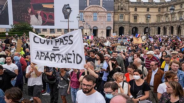ادامه تظاهرات پاریسی‌ها در اعتراض به واکسیناسیون اجباری