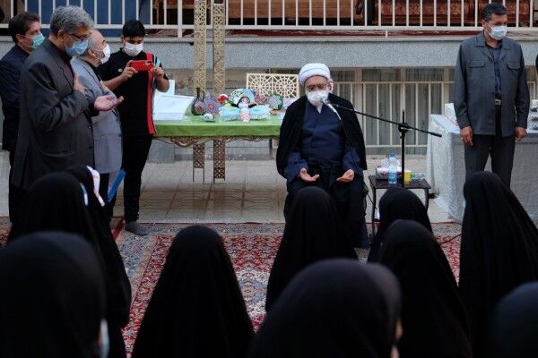 حضور تولیت آستان قدس در مرکز نگهداری از کودکان بی‌سرپرست مشهد