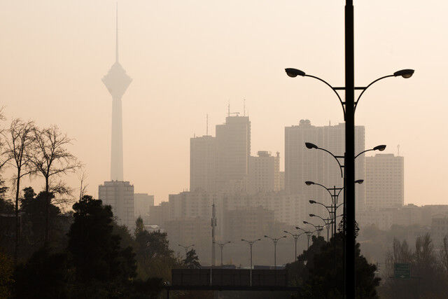 وضعیت قرمز در هشت ایستگاه سنجش کیفیت هوای تهران