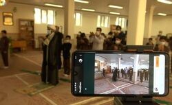 «نماز جماعت آنلاین»؛ ابتکار یک امام جماعت در دوران کرونا