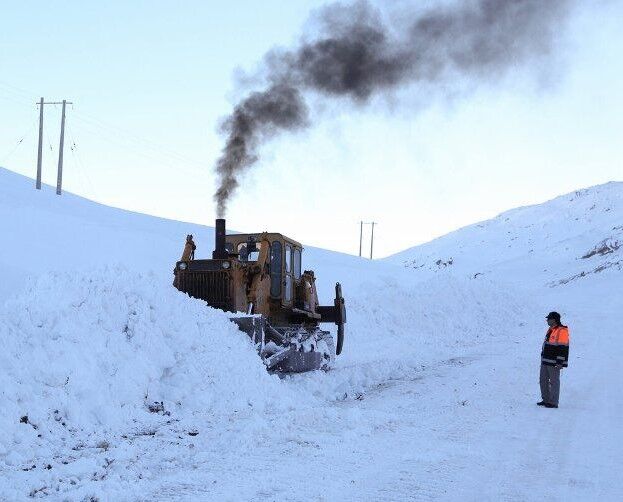 برف راه ارتباطی ۴۰ روستای کردستان را مسدود کرد
