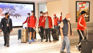 اسکورت تیم ملی فوتبال امارات توسط تیم امنیتی این کشور در لبنان