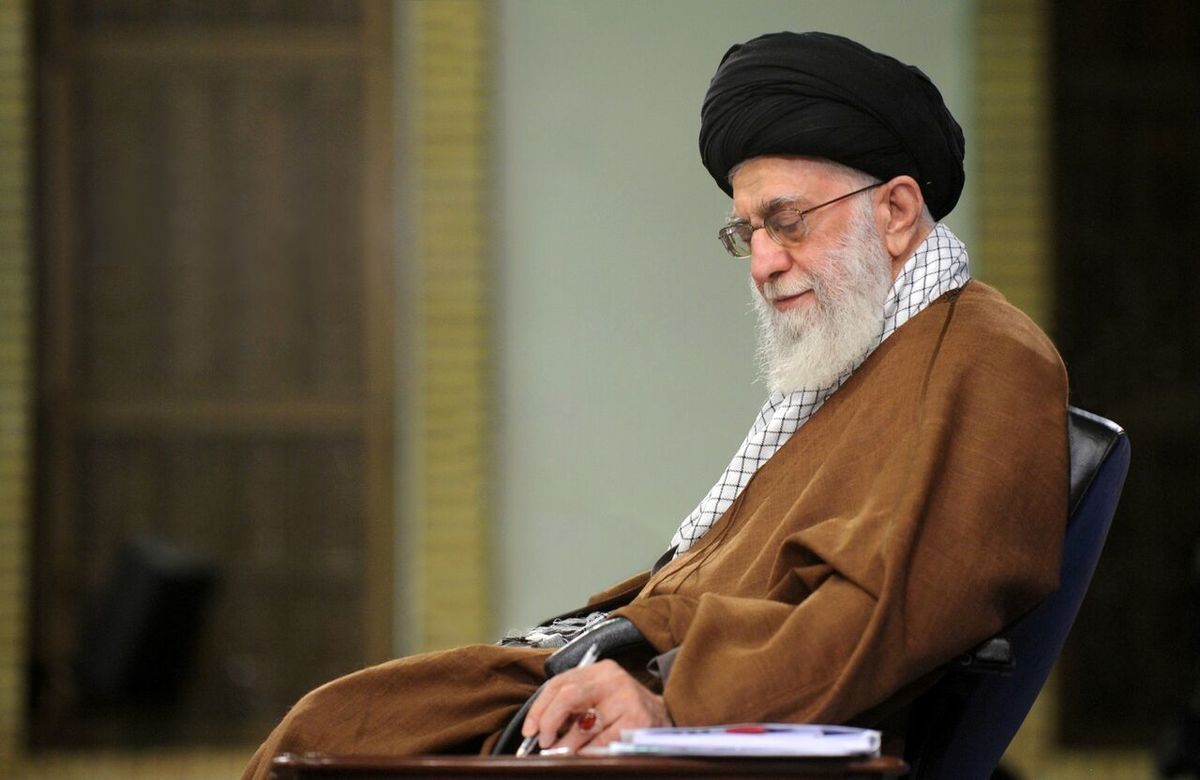 دستخط محرمانه رهبر انقلاب خطاب به روحانی در باره  قیمت بنزین  سال ۹۸+ عکس 