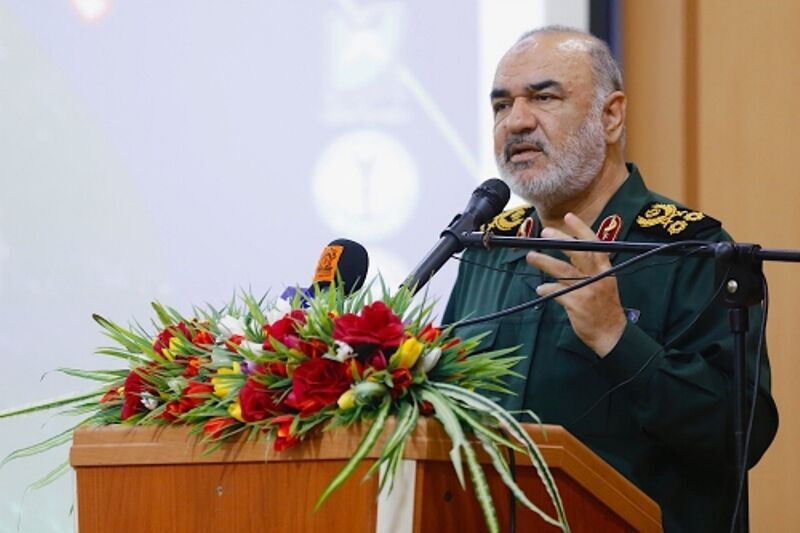 تبریک سردار سلامی برای تصویب طرح جامع ساختار فرماندهی کل انتظامی