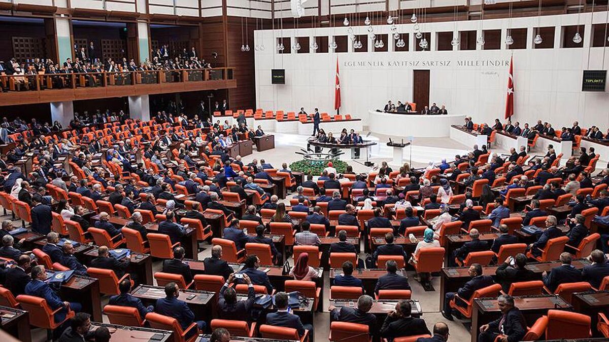 ایجاد درگیری در مجلس ترکیه توسط نمایندگان حامی اردوغان