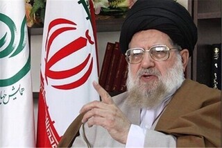 دخالت دادن روحانیون در تدوین قانون اساسی ازکارهای مدبرانه امام (ره)بود