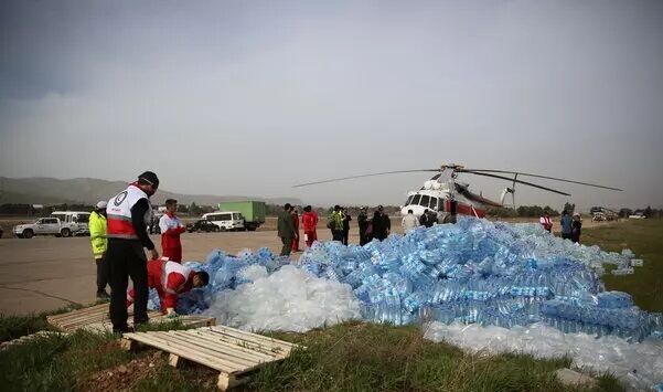 امدادرسانی هلال احمر در مناطق صعب العبور توسط ناوگان هوایی
