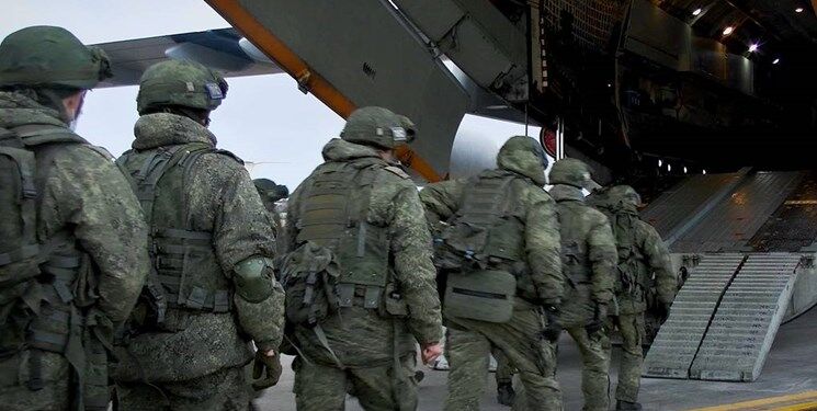 انتقال هوایی نیروهای حافظ صلح روسیه با هواپیما به قزاقستان
