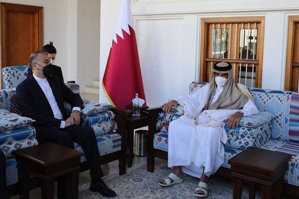 دیدار و رایزنی وزیر امور خارجه کشورمان با امیر قطر