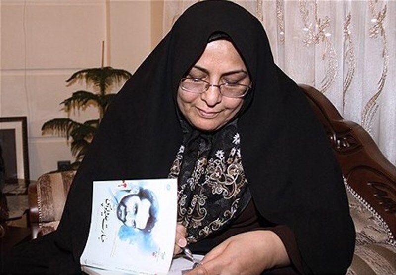 مادر شهید "احمدی روشن": در جمعی که پسرم بود هیچ غیبتی نمی‌شد/ بمب خنده بود