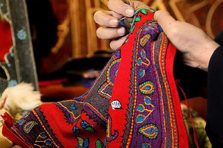 نمایشگاه توانمندی‌های هنرمندان صنایع‌دستی شهرستان زاوه برپا شد 