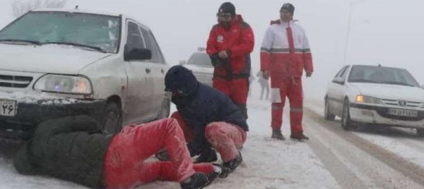 امدادرسانی به ۸۰۰ خودروی گرفتار برف و کولاک در خراسان شمالی