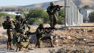 سربازان اسرائیلی پیام آماده باش نظامی دریافت کردند