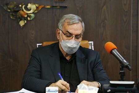 وزیر بهداشت: زنان سهم فراوانی از دفاع در برابر هجوم کرونا داشتند