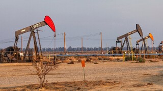 افزایش بهای نفت خام در پی کاهش غیرمنتظره ذخایر نفتی در آمریکا