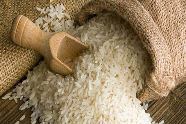  توزیع برنج‌ کهنه تایلندی و با کیفیت متوسط در برخی فروشگاهای زنجیره‌ای‌ + عکس 