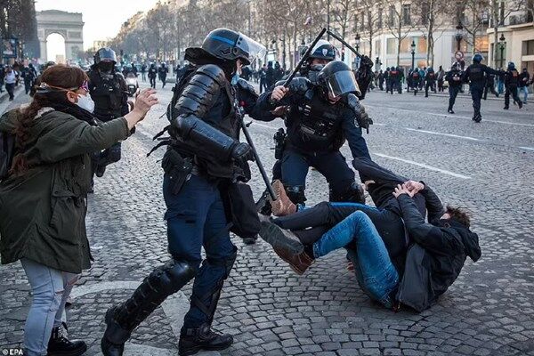 ۲ ماه مانده به انتخابات فرانسه، پاریس صحنه اعتراضات ضددولتی شد