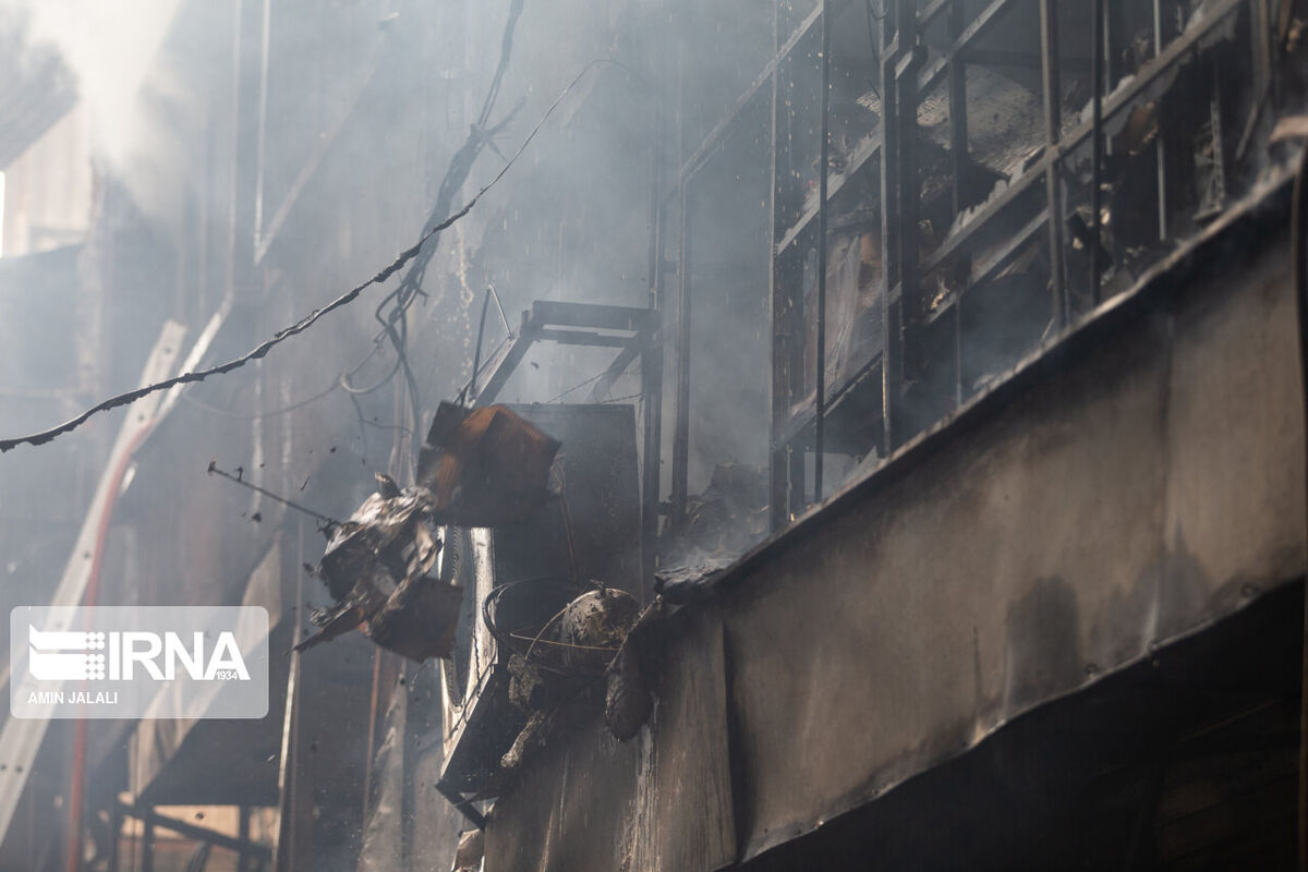 آتش ساختمان مسکونی ۴ طبقه در مشهد مهار شد