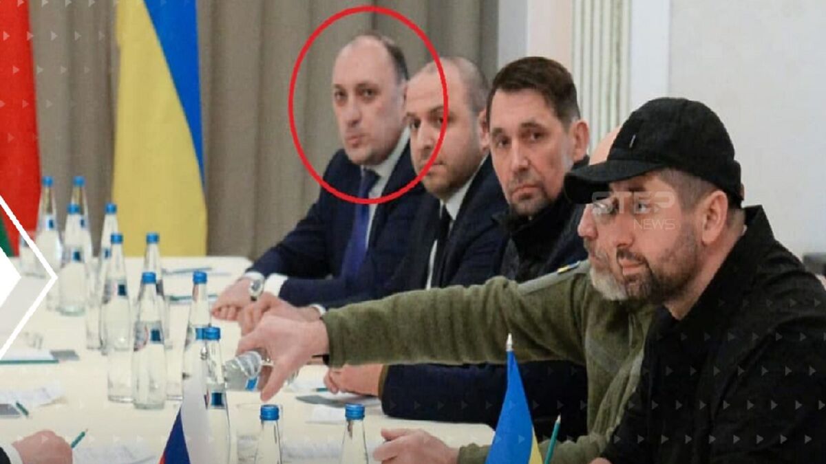 نیروهای امنیتی اوکراین یکی از اعضای هیئت مذاکره کننده خود را کشتند