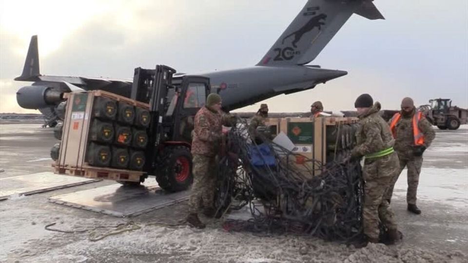 گسیل روزانه ۱۴ هواپیما تسلیحات به اوکراین