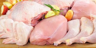 فعالیت شبانه‌روزی «میدان بهمن» برای تأمین گوشت مرغ مورد نیاز ۱۳ فروردین