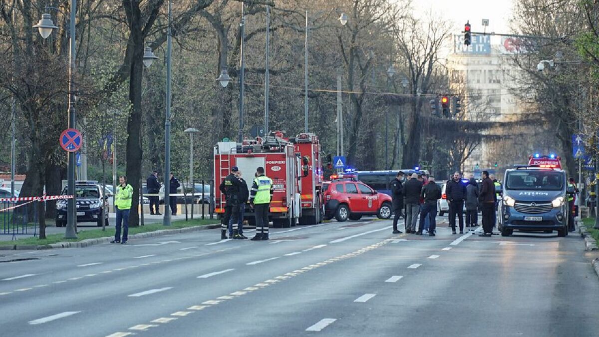 یک کشته در برخورد خودرو با درب سفارت روسیه در رومانی