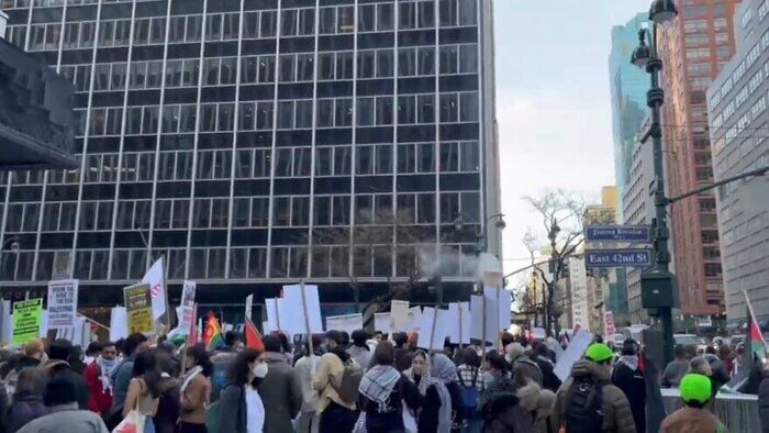 تظاهرات ضد صهیونیستی مقابل کنسولگری تل‌آویو در نیویورک