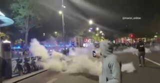 درگیری شدید پلیس فرانسه با معترضان به نتیجه انتخابات ریاست جمهوری در پاریس ۲ کشته و یک نفر مجروح برجا گذاشت.