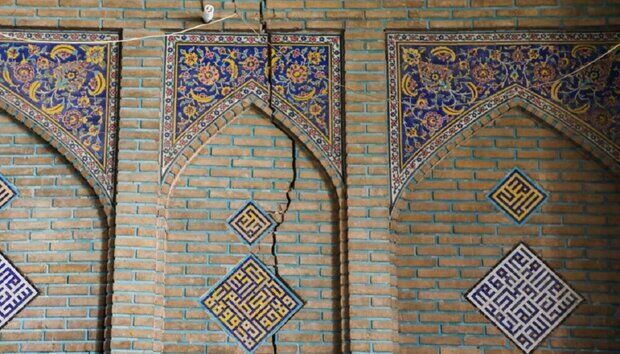 مشاهده فرونشست در مساجد تاریخی اصفهان
