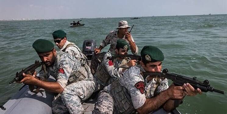 تفنگداران نیروی دریایی ارتش مانع ربوده شدن یک کشتی تجاری ایرانی شدند
