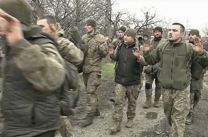 تسلیم پس از ۸۲ روز مقاومت / نیروهای اوکراین از کارخانه فولاد ماریوپل خارج شدند