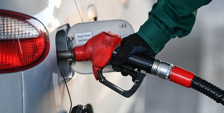  وزیر اقتصاد: دولت هیچ موافقتی با افزایش قیمت بنزین ندارد