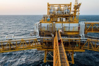 بلومبرگ: آمریکا احتمالا اجازه ورود نفت ایران به بازارهای جهانی را می‌دهد