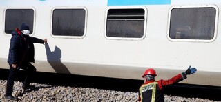 مسافران غیرمصدوم حادثه قطار به یزد منتقل می‌شوند