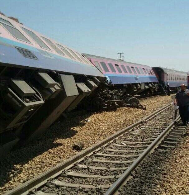 دستور وزیر بهداشت برای رسیدگی فوری به مصدومان حادثه قطار طبس- یزد