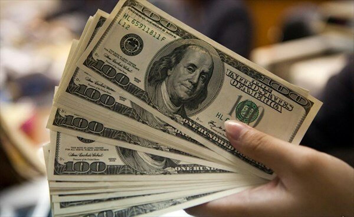 تلاش دولت روحانی برای کنترل نرخ ارز با ارائه ۱۸ میلیارد دلار ذخایر در بازار 