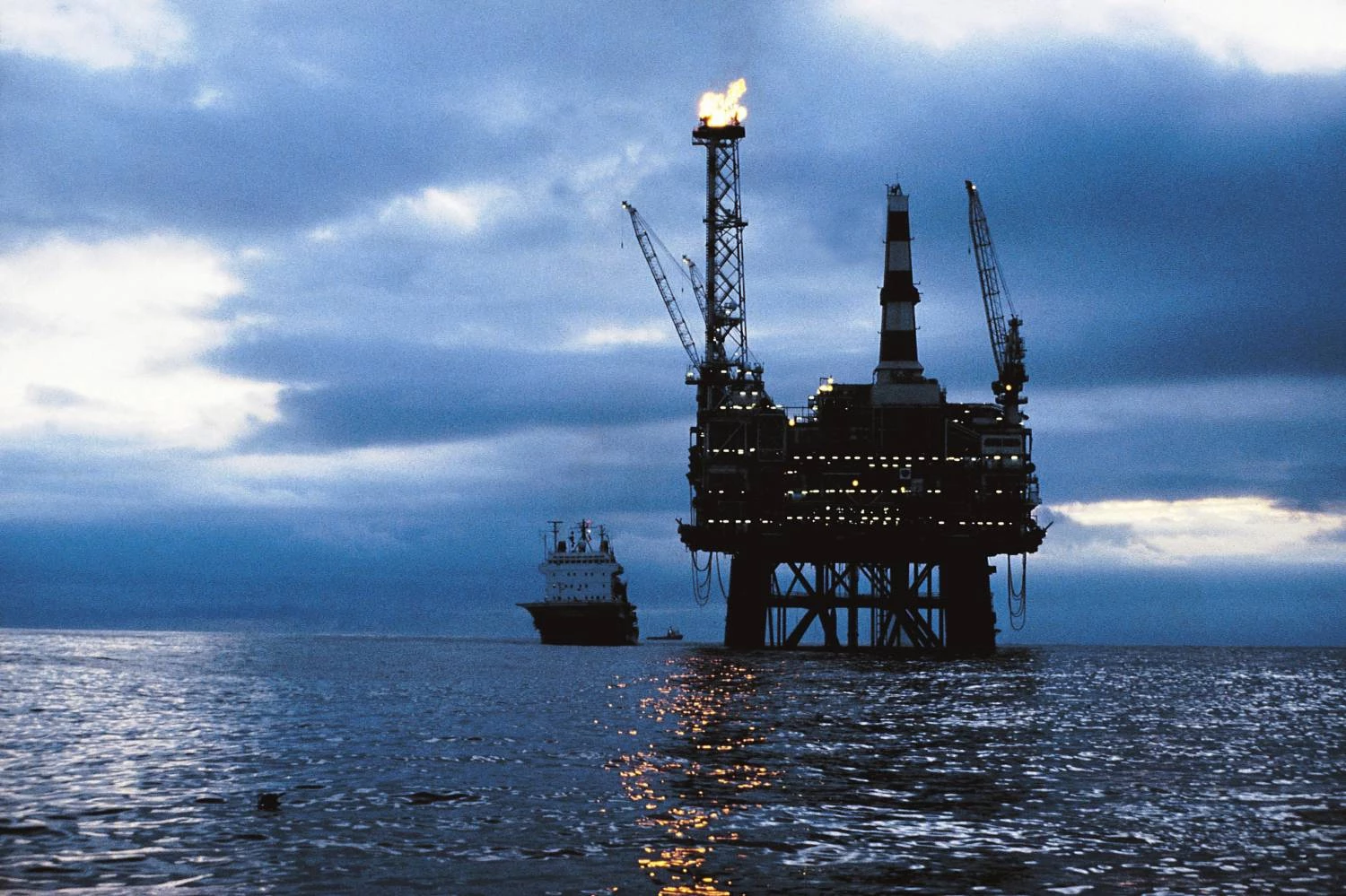 ادعای حمله اوکراین به تاسیسات نفتی روسیه در دریای سیاه