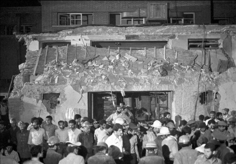 آشتی منتظری و بهشتی سه روز مانده به انفجار دفتر حزب